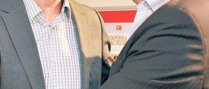 Willkommen. Vorstand Ulrich Ruf (r.) empfängt Sportdirektor Fredi Bobic.