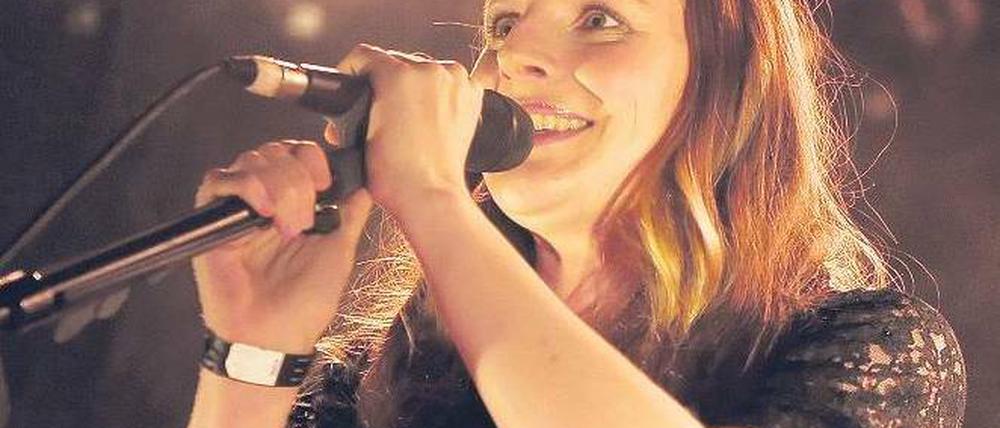 ’n Abend Nachbarn. Judith Holofernes greift wieder zum Mikro. Foto: dpa