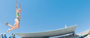 Erste Sprünge in Barcelona. Die Siebenkampf-Olympiasiegerin Carolina Klüft qualifizierte sich als Zwölfte gerade noch für das Weitsprungfinale am Mittwoch. 