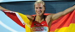 29. Juli: Endlich: Nach einem aus deutscher Sicht enttäuschenden Auftakt der Leichtathletik-EM in Barcelona holt Verena Sailer überraschend den Titel im 100-Meter-Finale.