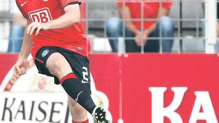 Abgeklärt am Ball. Christian Lell wirkt meist ruhig und nachdenklich. 