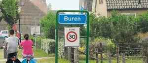 Grauen in ländlicher Idylle. Das Dorf Buren auf der Insel Ameland. Foto: dpa