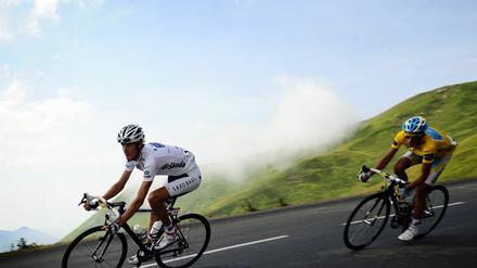 Andy Schleck vor Alberto Contador.