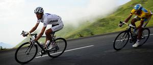 Andy Schleck vor Alberto Contador.
