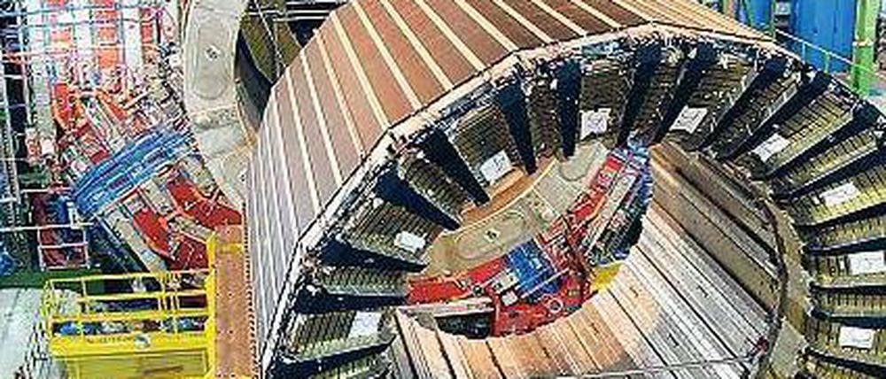 Gewaltig. Riesige Magnete halten die Teilchenstraheln auf Kollisionskurs. Foto: p-a/dpa