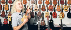 Harald Truetsch von „Leleland“ schwört auf das kleine Zupfinstrument, dass die Hawaiianer „hüpfender Floh“, also Ukulele, nennen.
