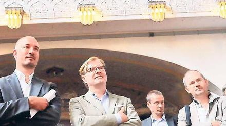André Schmitz (Mitte) in der Zwinglikirche.