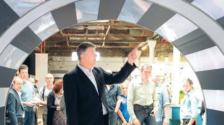 Kurzbesuch. Klaus Wowereit schaute auf seiner Bezirkstour im Gewerbehof Saarbrücker Straße vorbei. 