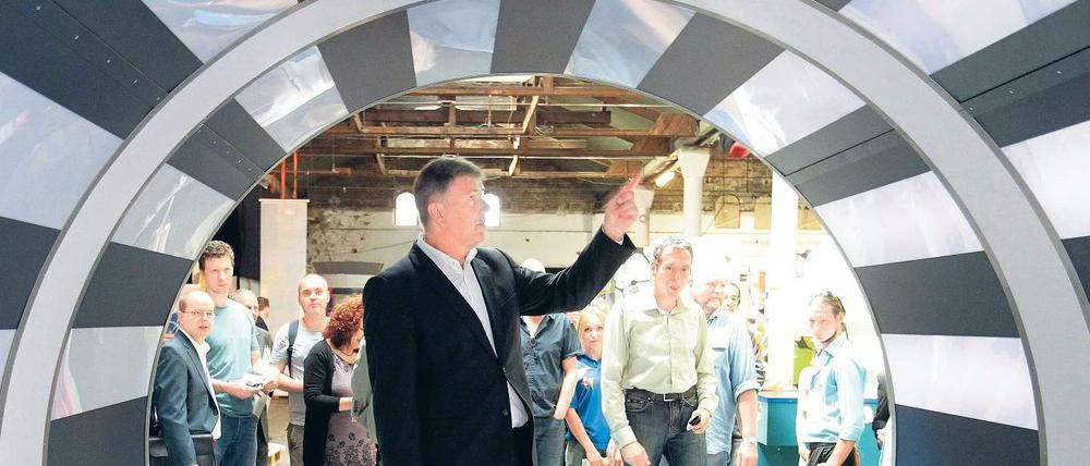 Kurzbesuch. Klaus Wowereit schaute auf seiner Bezirkstour im Gewerbehof Saarbrücker Straße vorbei.