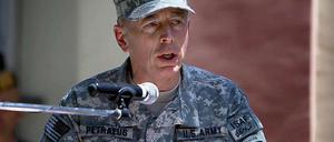 US-General Petraeus bei seiner Antrittsrede in Afghanistan.