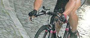 Besuche beim Frauenarzt. Jan Ullrich (hier im Juni 2006) soll sein Blut beim Dopingexperten Fuentes regelwidrig aufgefrischt haben. Foto: Alessandro della Bella/dpa