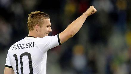 Lukas Podolski mag Rache nicht so, freut sich aber trotzdem über den Sieg gegen England.