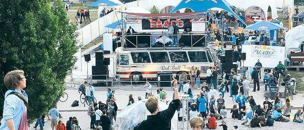 Umsonst und draußen. Viele Musikfans hatten sich zum Konzert im Mauerpark aufgemacht. 
