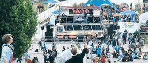 Umsonst und draußen. Viele Musikfans hatten sich zum Konzert im Mauerpark aufgemacht. 