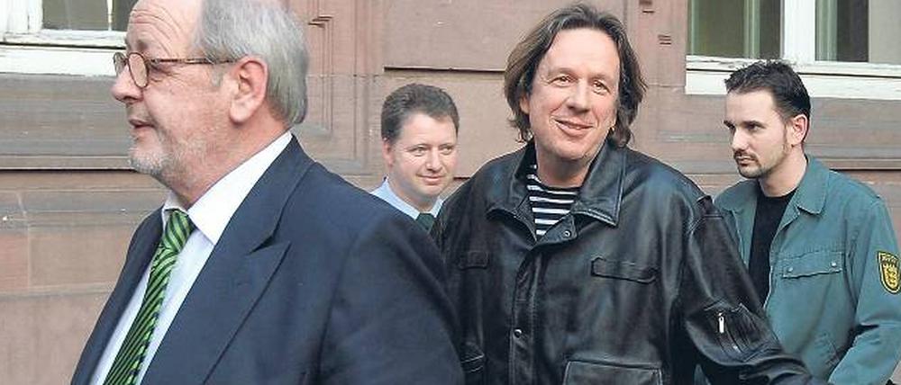 Kampf um die öffentliche Meinung. Jörg Kachelmann und sein Verteidiger Reinhard Birkenstock (links).