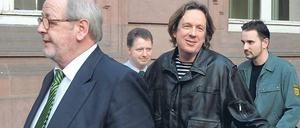 Kampf um die öffentliche Meinung. Jörg Kachelmann und sein Verteidiger Reinhard Birkenstock (links).