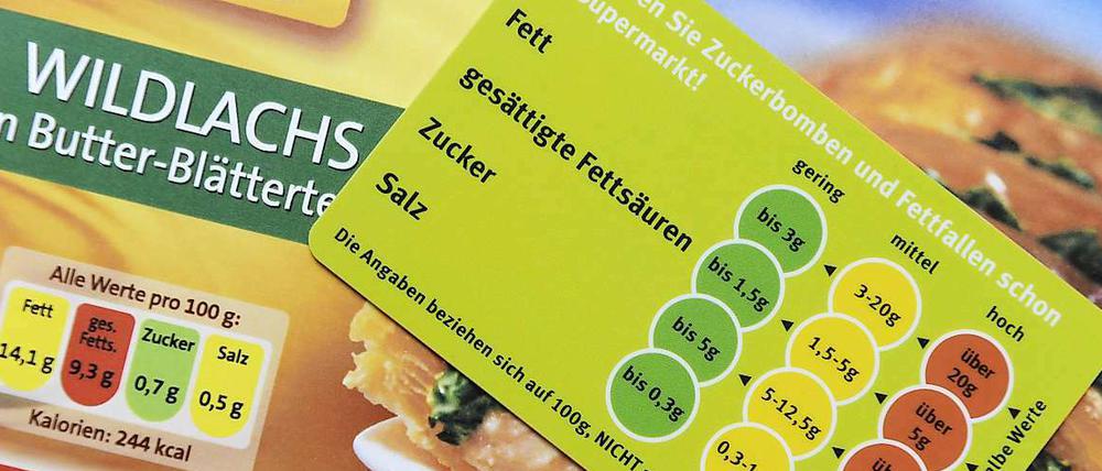 Die Ampel-Kennzeichnung ist ein Vorschlag, wie über den Gehalt eines Produkts etwa an Fett, Salz oder Zucker informiert werden soll.