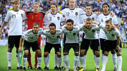 Die deutsche Mannschaft vor dem Testspiel gegen Bosnien. Klose und Trochowski gelten als Wackelkandidaten für das Spiel gegen Australien.