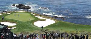 Von wenig langweilig? Der Platz bei den US Open in Pebble Beach ist spektakulär, besonders die siebte Spielbahn (siehe Bild) hat es in sich.
