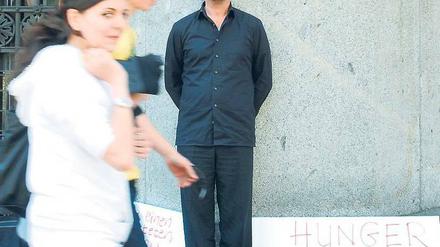 Demonstrativ. Steffen Werner ist am Roten Rathaus im Hungerstreik. 