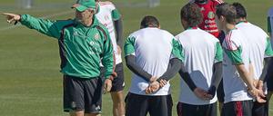 Trainer Javier Aguirre hat klare Vorstellungen davon, wie sein Team spielen soll.