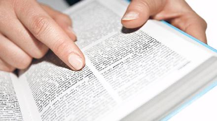 Falsch gelernt. In der Schule wird uns beigebracht, Wort für Wort sorgfältig zu lesen. Das muss man abschütteln, Füllwörter links liegen lassen zum Beispiel. So nimmt das Tempo zu, aber das Verständnis leidet nicht. Foto: dpa