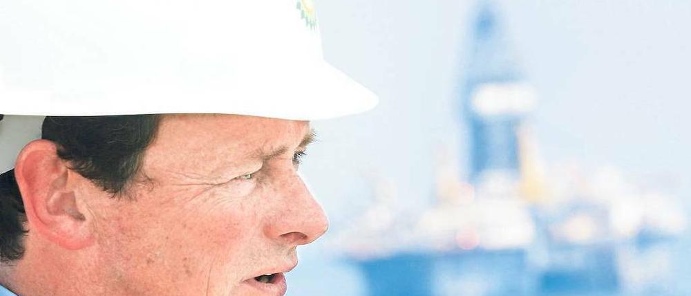 Falsche Hoffnungen. Tony Hayward wirkte beim Besuch des Katastrophengebiets ausgelaugt. Der BP-Chef wollte eine andere Unternehmenskultur – und ist gescheitert. Foto: AFP