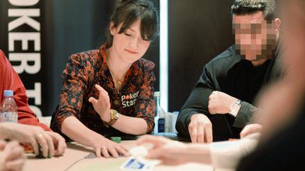 Pokern mit Promi: Charlotte Roche saß beim Turnier im Hyatt neben dem jetzt als Drahtzieher des Überfalls verdächtigten Spieler.