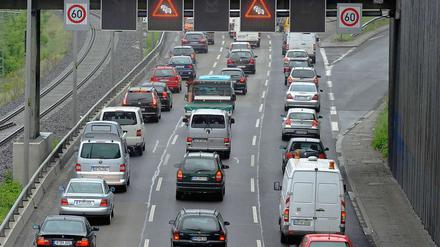 Nach dem Unfall geht auf dem Stadtring zunächst nichts mehr.