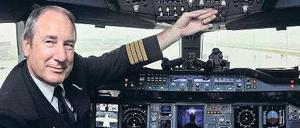 Ein Mann, viele Knöpfe. Chefpilot Jürgen Raps im Cockpit. 