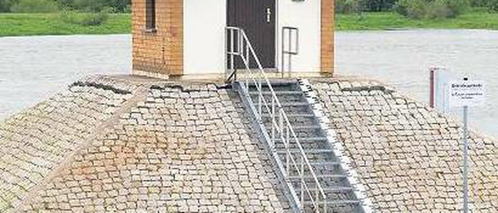 Kritische Ecke. In Ratzdorf treffen Oder und Neiße aufeinander. Beim Hochwasser 1997 zeigte der Pegel einen Höchststand von 6,68 Meter. Foto: dpa