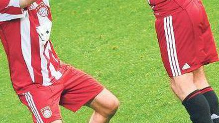 Party der Schlüsselspieler. Die bewegungsfreudigen Angreifer Thomas Müller (l.) und Ivica Olic sind wichtige Figuren im System von Trainer Louis van Gaal. 