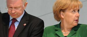 Mit einer konservativen Wende wie sie Roland Koch jetzt fordert, ist Angela Merkel nicht geholfen.
