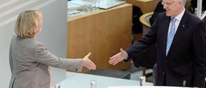 Handschlag im Landtag. Diese Bild von Hannelore Kraft und Jürgen Rüttgers wurde am Wahlabend aufgenommen. Wie die Sondierungsgespräche zwischen SPD und CDU enden, ist offen.