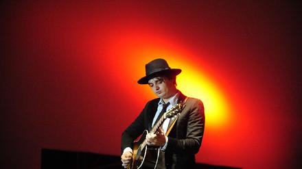 Pete Doherty singt Deutschlandlied