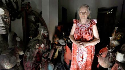 Ein Herz für Götter. Marianne Lehmann in ihrem Voodoo-Haus in der haitianischen Hauptstadt Port-au-Prince.