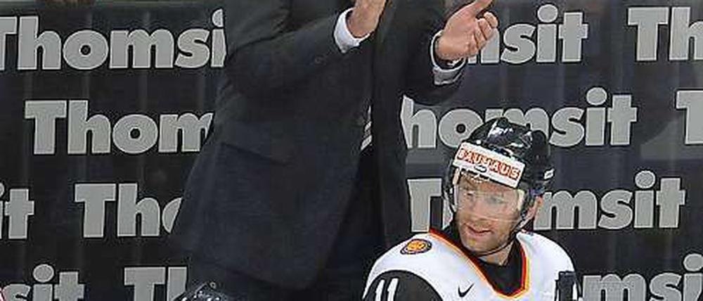 Bundestrainer Uwe Krupp ist guter Dinge und sieht einen Philosophie-Wechsel im deutschen Team.
