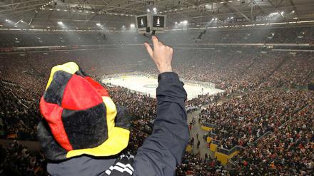 Einer von 77.803: Für die deutschen Fans gab es auf Schalke was zu feiern.