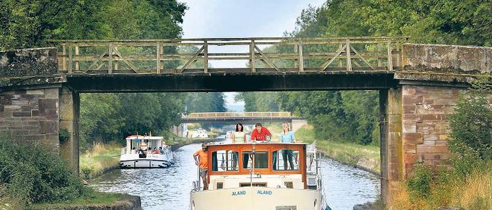 Dahingleiten auf dem Rhein–Marne-Kanal in Elsass-Lothringen. Foto: dpa-tmn
