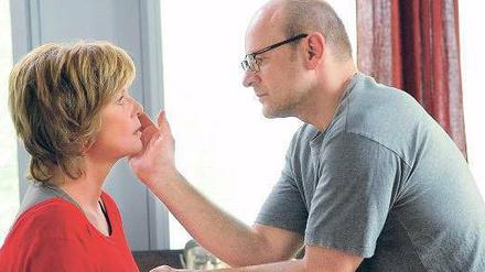 Problemlösung ab Mitte 40. Beate (Ulrike Kriener) und Oliver (Oliver Stokowski) kommen sich wieder näher. Foto: ZDF