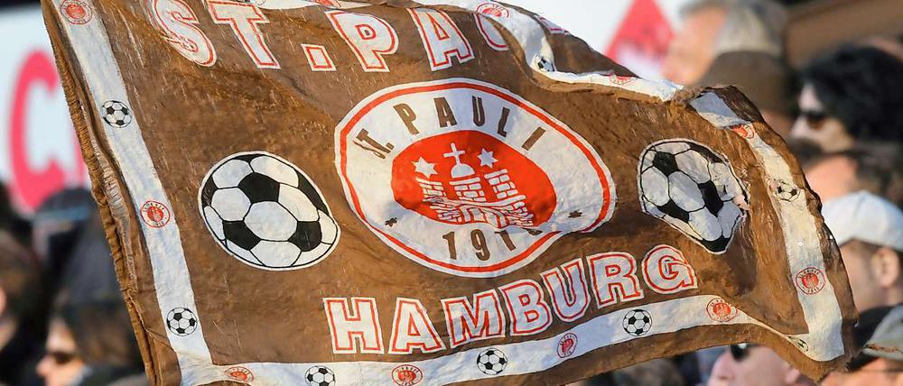 Unter richtiger Flagge: St. Pauli freut sich auf die Bundesliga.