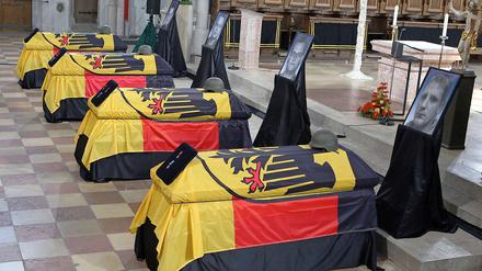Die Särge der vier Gefallenen waren im Münster aufgebahrt.