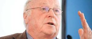 Schlagende Thesen. Ex-Arbeitsminister Norbert Blüm kämpft gegen die Leiharbeit. Seine Argumente untermalt er mit Handkantenschlägen.
