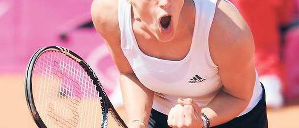Die Spannung fällt ab. Andrea Petkovic konnte die Französin Pauline Parmentier im ersten Fed-Cup-Einzel mit 6:3 und 6:2 deutlich bezwingen. Foto: dpa