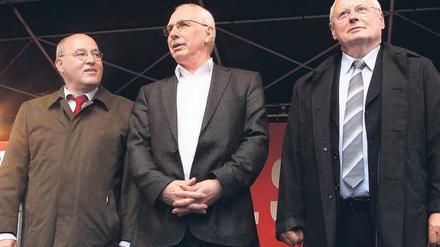 Wie die NRW-Linke tickt, weiß kaum jemand in der Partei – hier Gysi, Lafontaine und Landeschef Zimmermann im Wahlkampf.