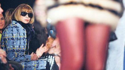 Kann sich nur mühsam beherrschen. Anna Wintour, Chefredakteurin der US-Ausgabe der „Vogue“, 61 Jahre alt. Foto: imago