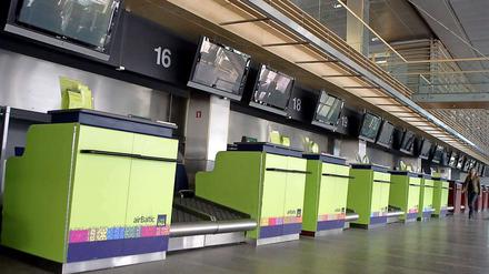 Gähnende Leere beim Check-in auf dem Riga International Airport.