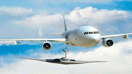 Hohe Erwartungen. Das Tankflugzeug, mit dem EADS sich um den US-Auftrag bewirbt, ist vom zivilen Airbus A 330 abgeleitet.