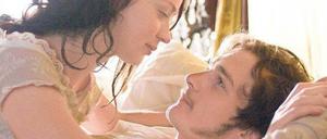 Die Queen privat. Victoria (Emily Blunt) und Albert (Rupert Friend). Foto: Capelight