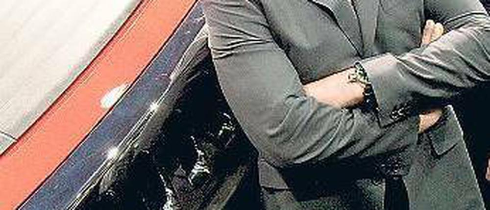 Starke Aussichten. Kaliforniens Gouverneur Arnold Schwarzenegger ist ein erklärter Befürworter von Elektroautos, hier vor der E-Version eines Hummer.